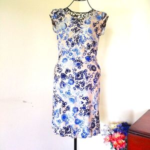 Finesse Floral Dress Blue & Cream Pattern Shortsleeve Medium